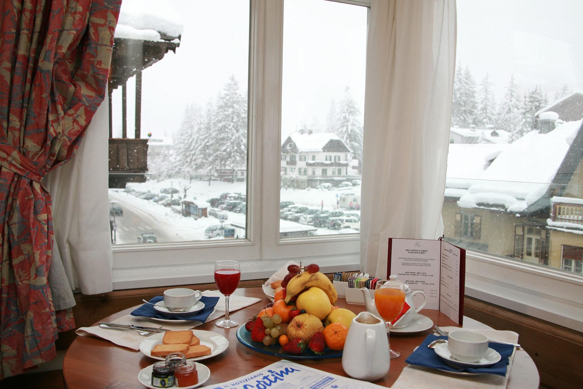 Hotel Alaska Cortina Cortina d'Ampezzo Bagian luar foto