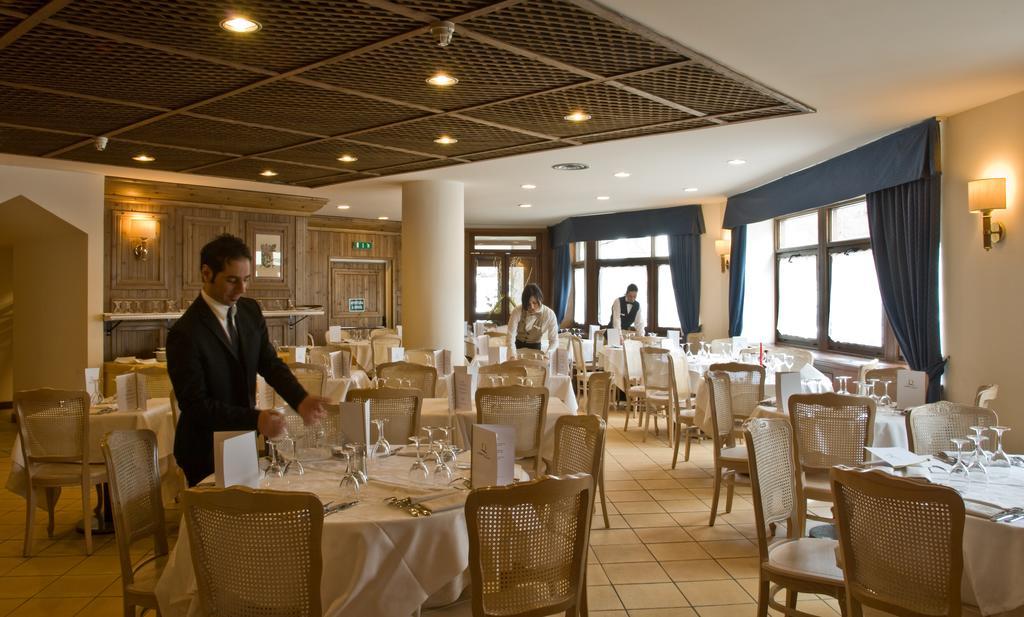 Hotel Alaska Cortina Cortina d'Ampezzo Bagian luar foto
