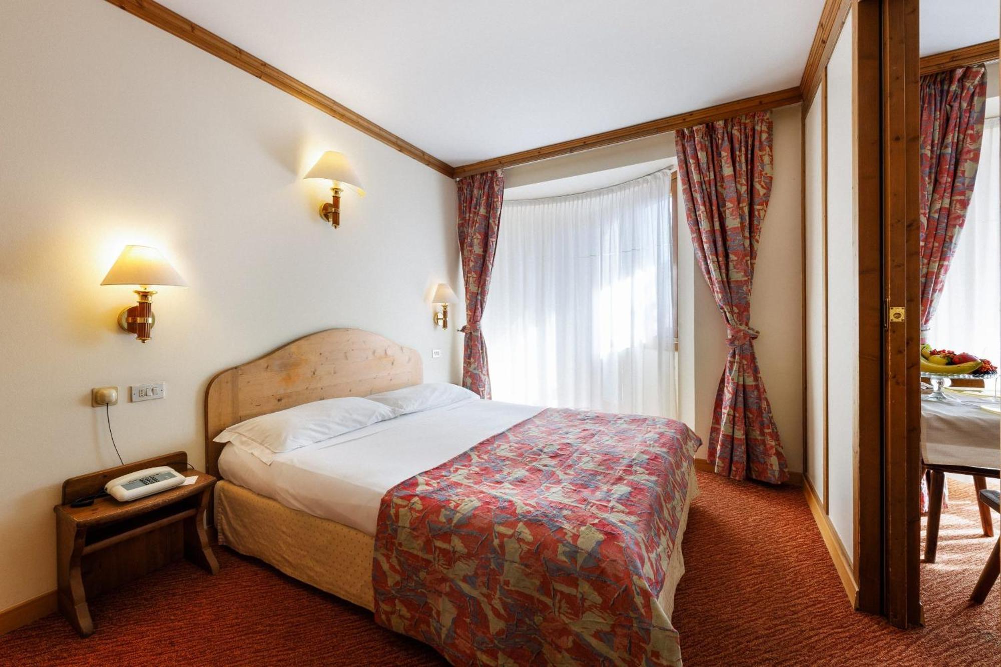Hotel Alaska Cortina Cortina d'Ampezzo Bagian luar foto