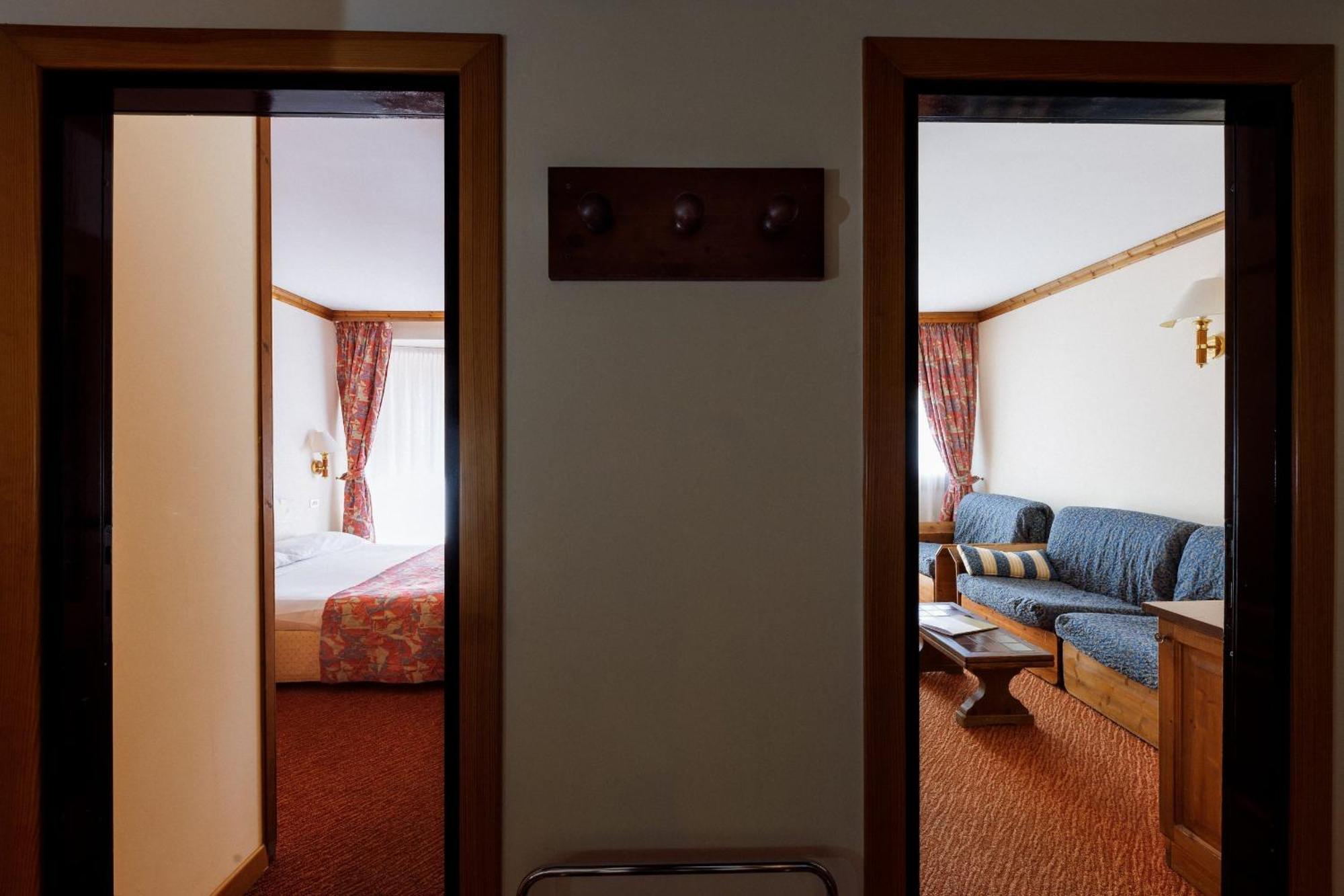 Hotel Alaska Cortina Cortina d'Ampezzo Bagian luar foto