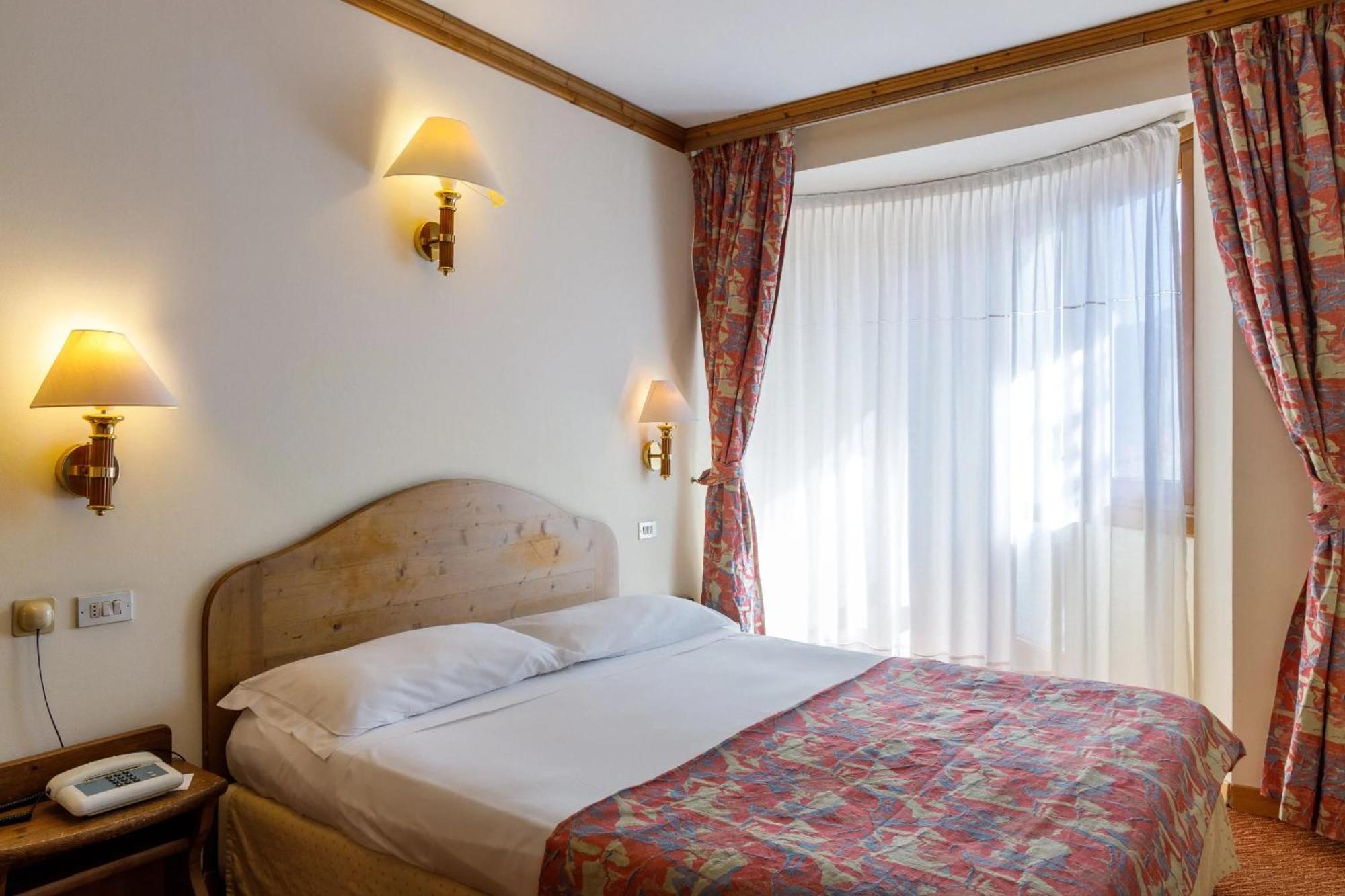 Hotel Alaska Cortina Cortina d'Ampezzo Bagian luar foto