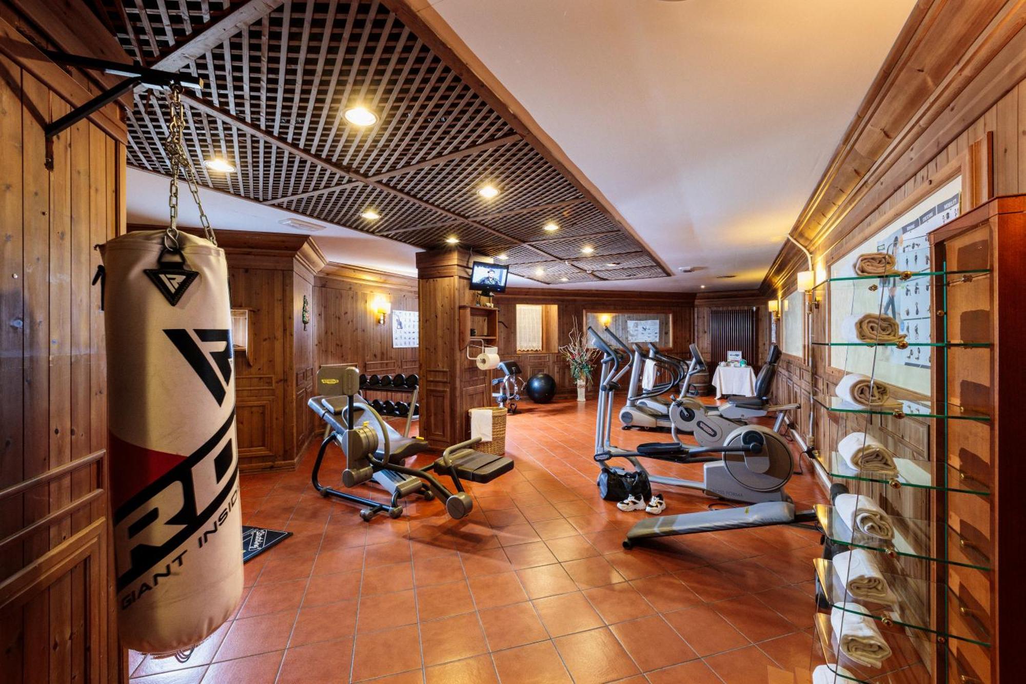 Hotel Alaska Cortina Cortina d'Ampezzo Bagian luar foto