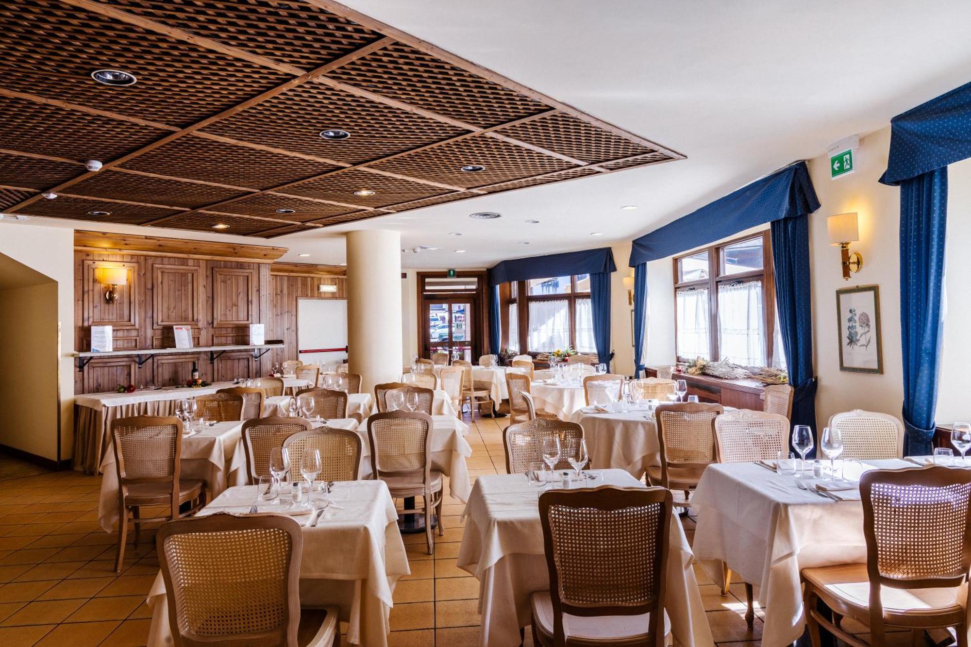 Hotel Alaska Cortina Cortina d'Ampezzo Bagian luar foto