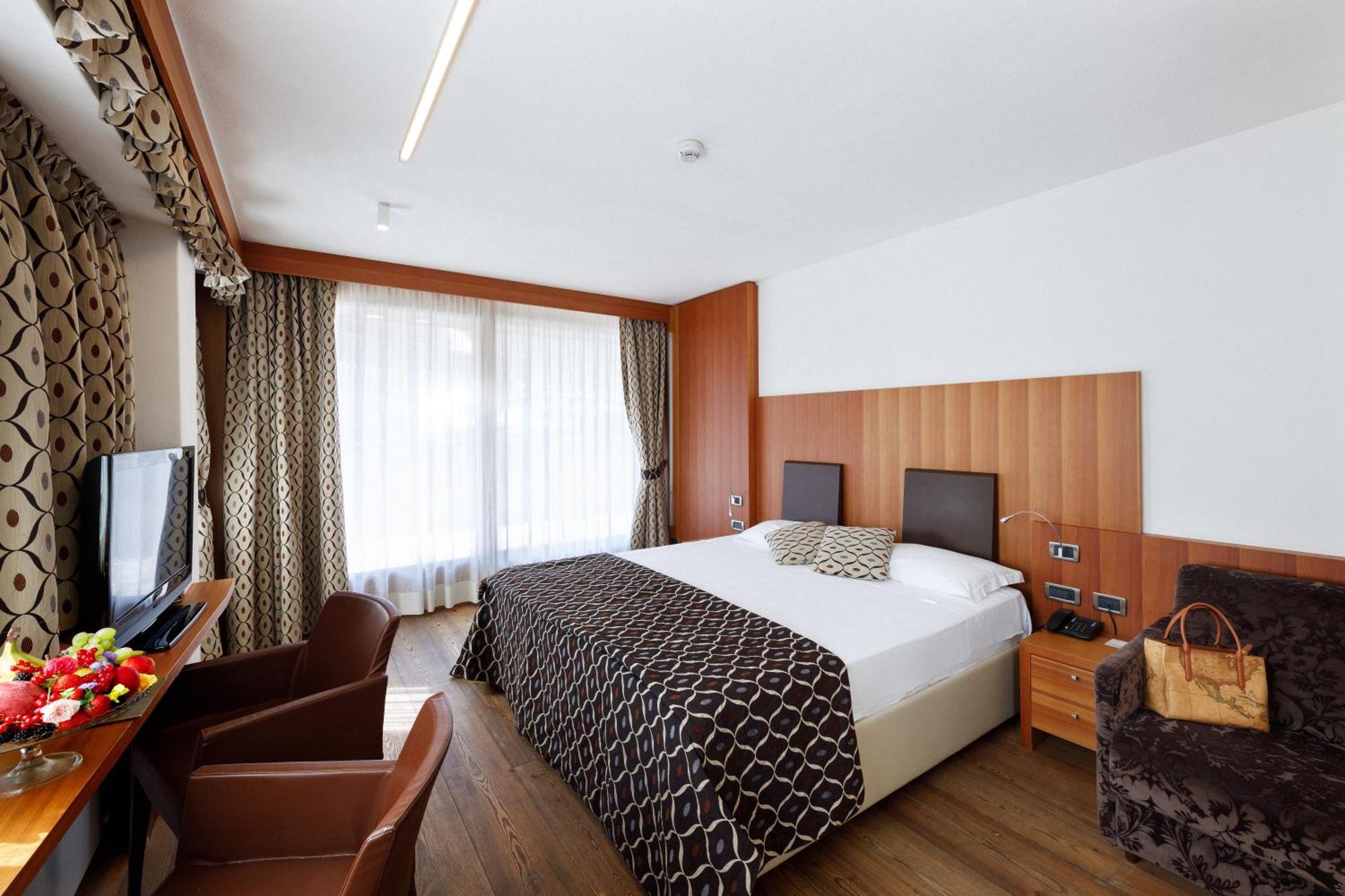 Hotel Alaska Cortina Cortina d'Ampezzo Bagian luar foto