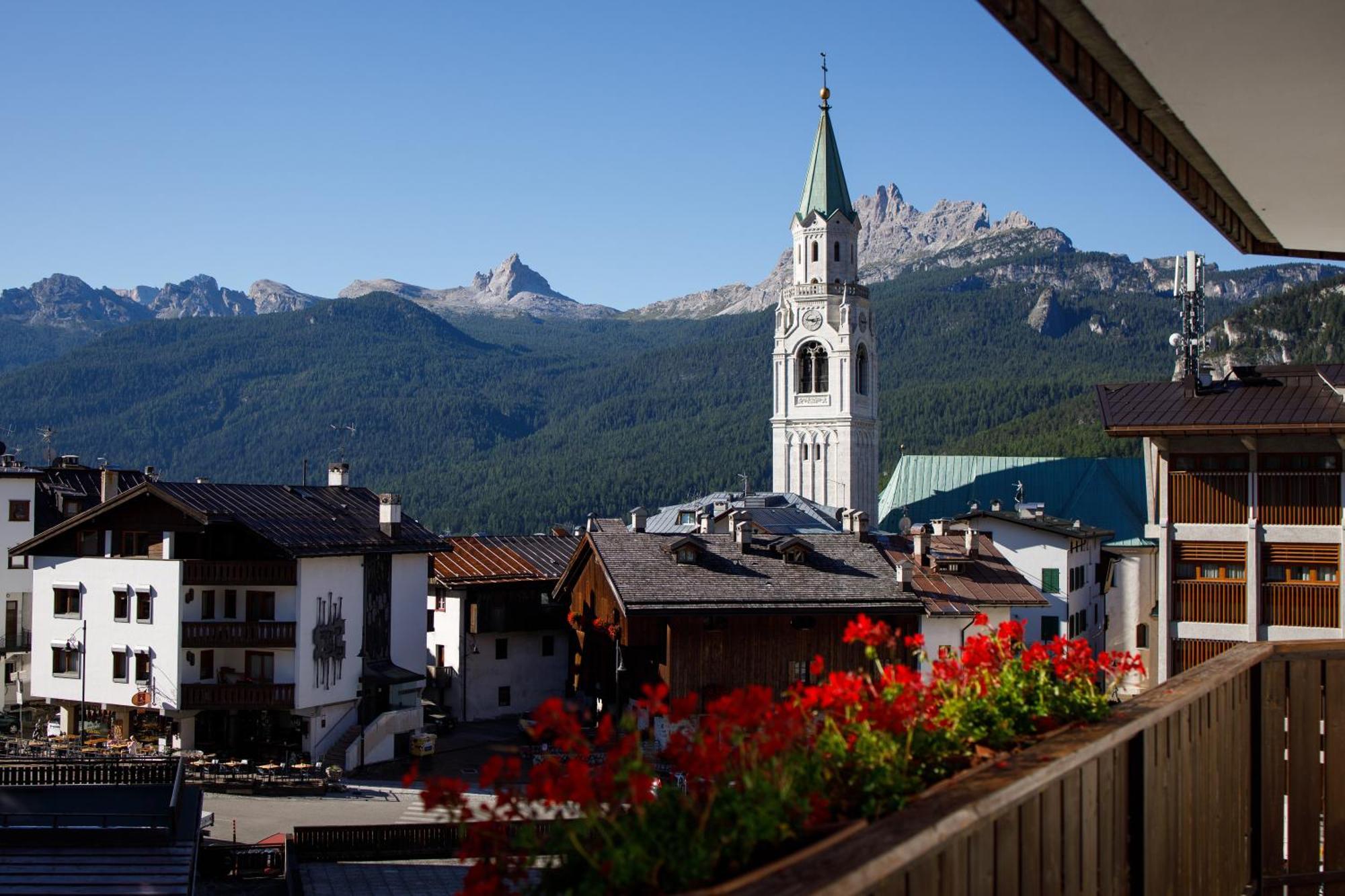 Hotel Alaska Cortina Cortina d'Ampezzo Bagian luar foto