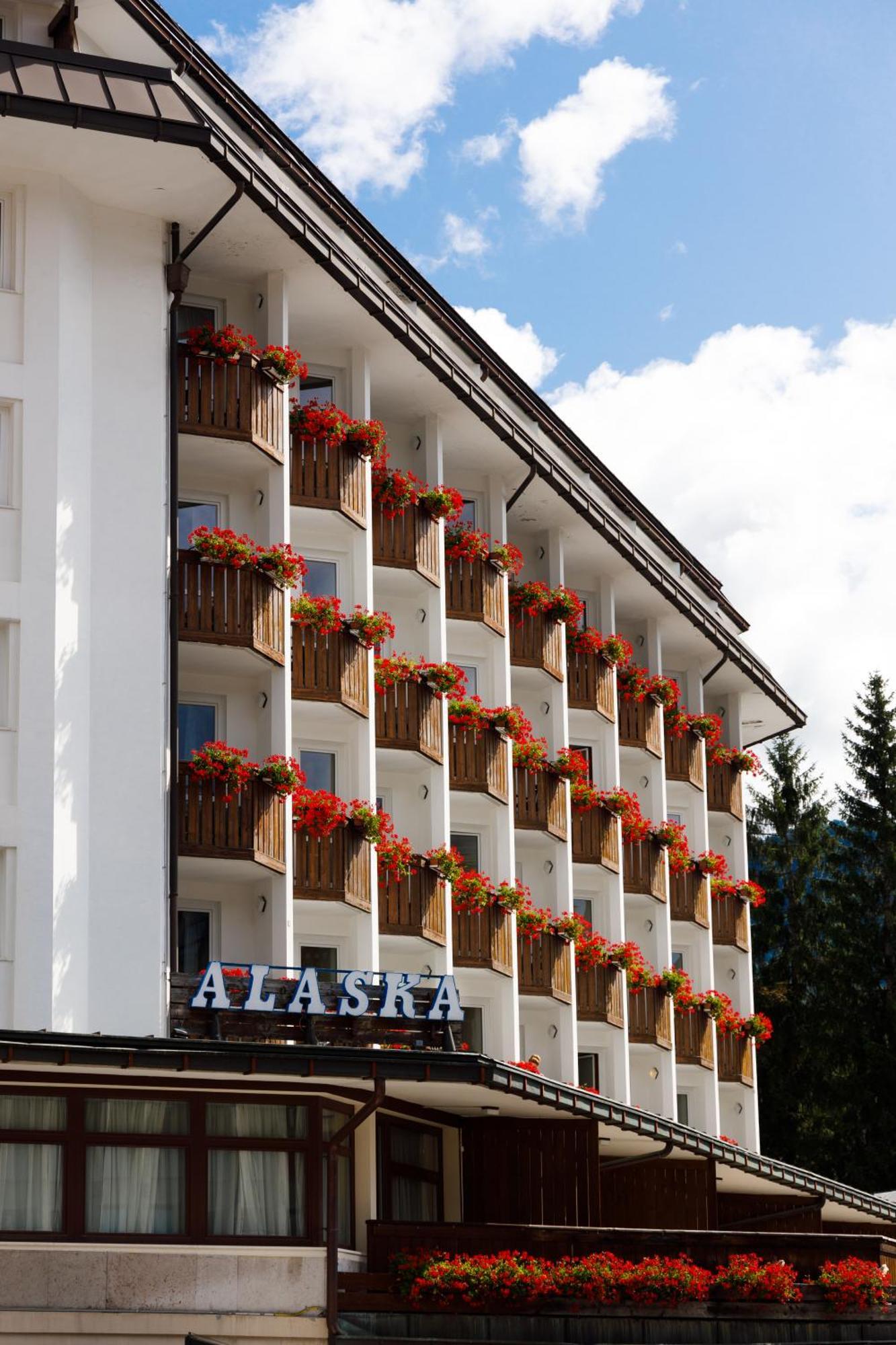 Hotel Alaska Cortina Cortina d'Ampezzo Bagian luar foto