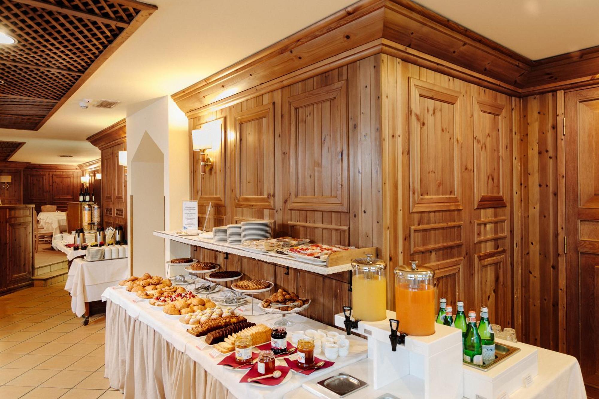 Hotel Alaska Cortina Cortina d'Ampezzo Bagian luar foto