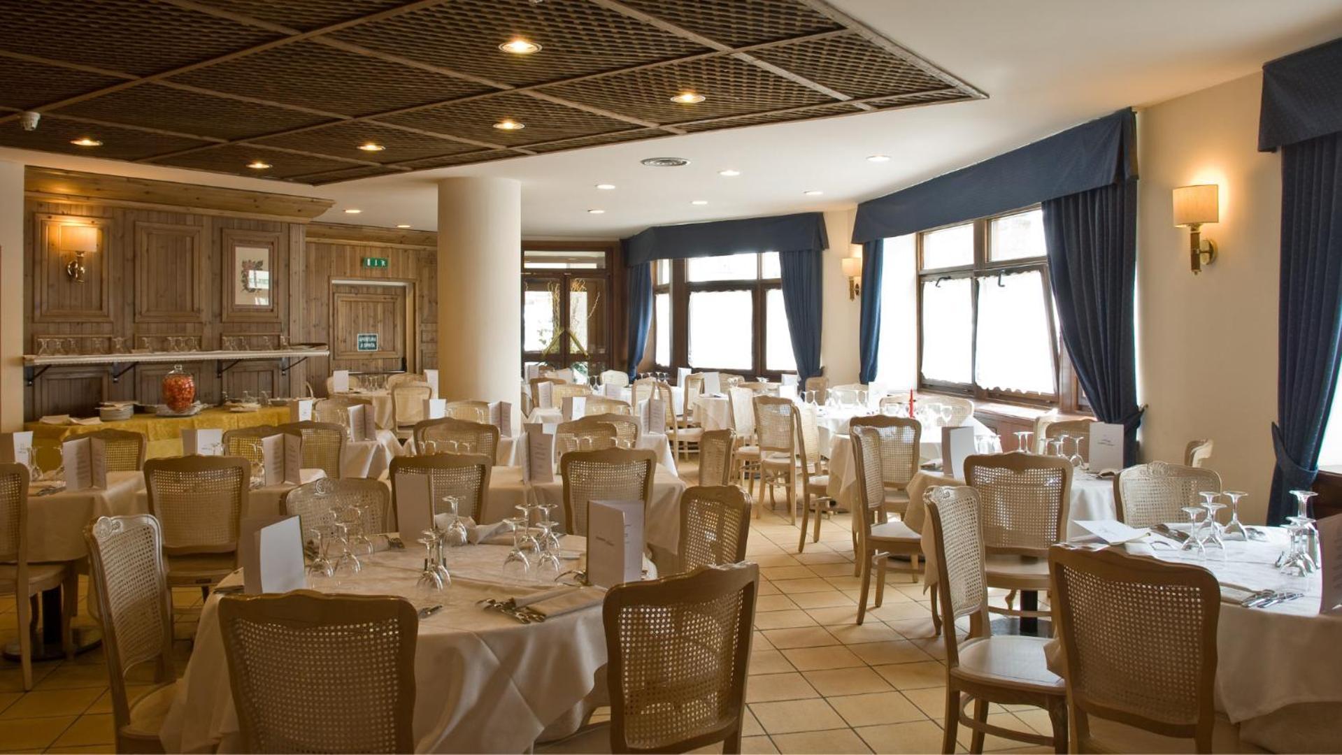 Hotel Alaska Cortina Cortina d'Ampezzo Bagian luar foto