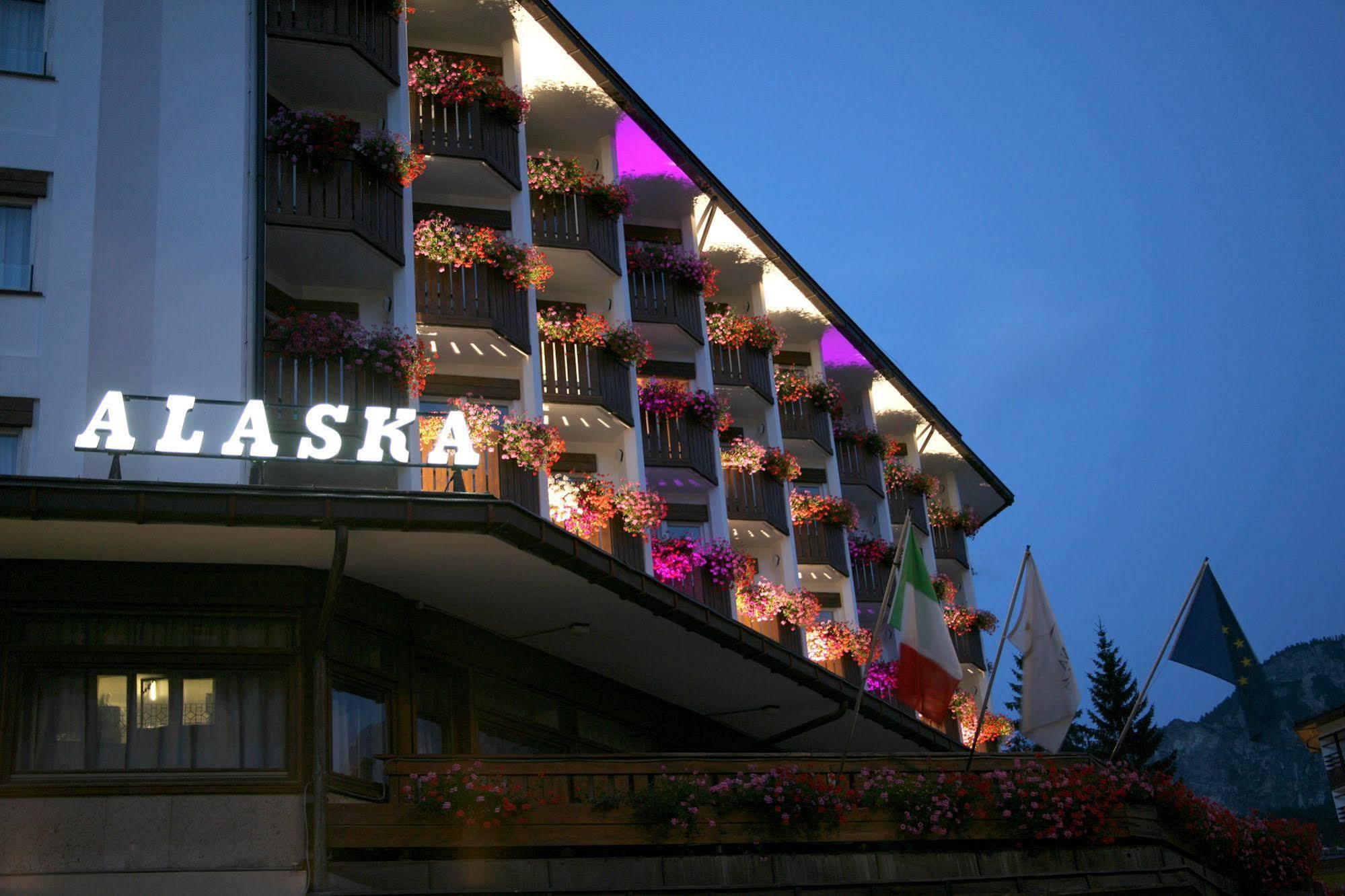 Hotel Alaska Cortina Cortina d'Ampezzo Bagian luar foto